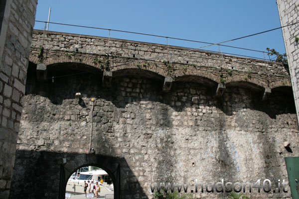 Scorcio delle vecchie mura all'ingresso della città
